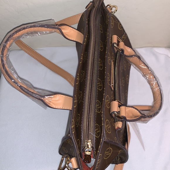 ADRIENNE VITTADINI BRAND NEW WITH TAGS GORGEOUS SATCHEL - Picture 6 of 11